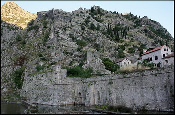 Крепостные стены Старого города (Котор) / Черногория