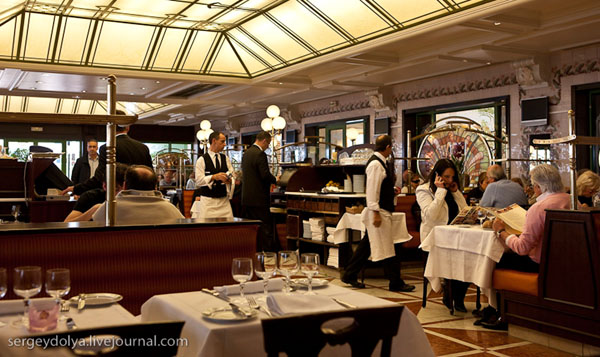   Cafe De Paris  - /   
