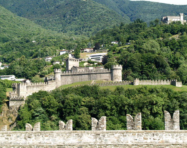 Три замка Беллинцоны / Фото из Швейцарии