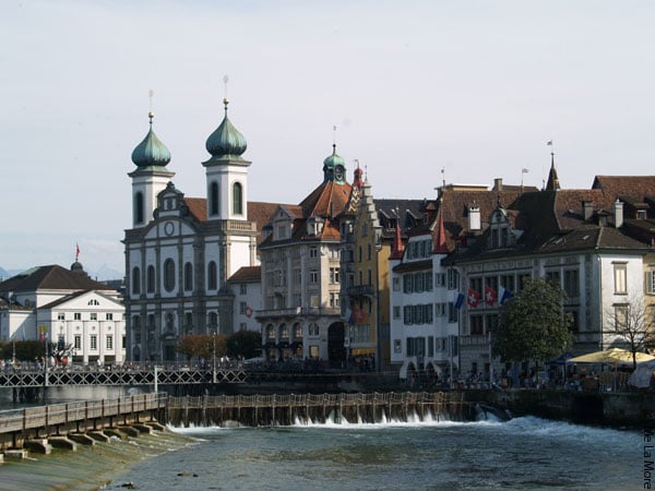 Иезуитская церковь и плотина в Люцерне / Фото из Швейцарии