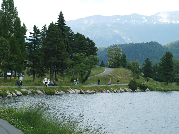 Дорожка для прогулок вдоль озера Сан-Муреццан / Фото из Швейцарии