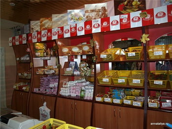 В магазине "Красный Пищевик" / Белоруссия