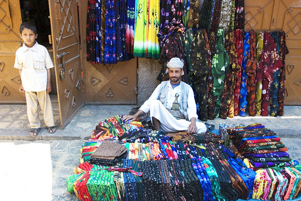 Сфотографироваться были рады и продавцы, Йемен / Фото из Йемена