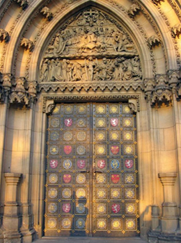 Врата церкви Святых Петра и Павла / Чехия
