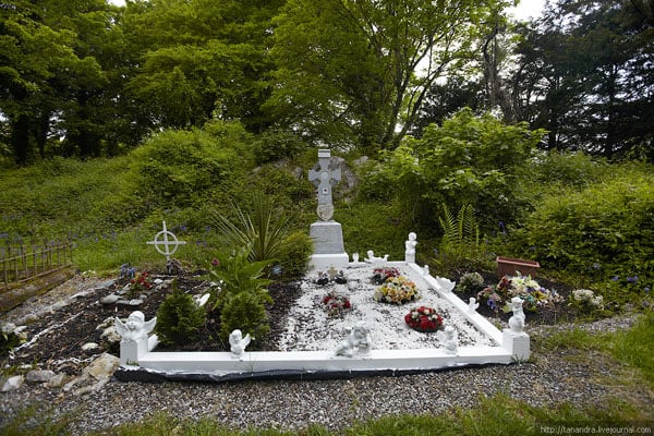 На кладбище у аббатства Макросс в парке Килларни / Фото из Ирландии