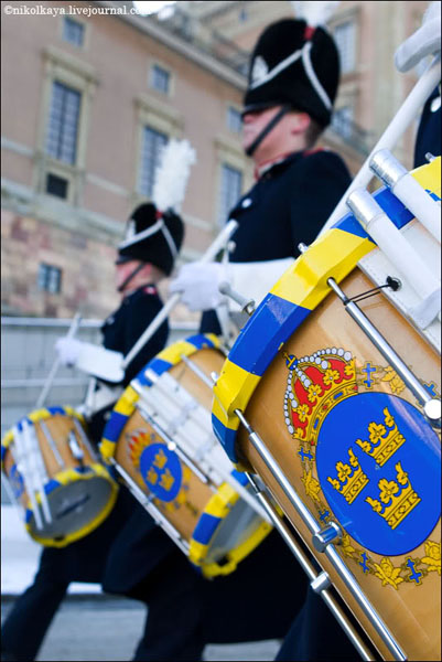 Смена почетного караула у Королевского дворца, Стокгольм / Фото из Швеции