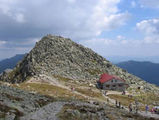 Вершина горы Хопок и "Каменная хата" / Словакия