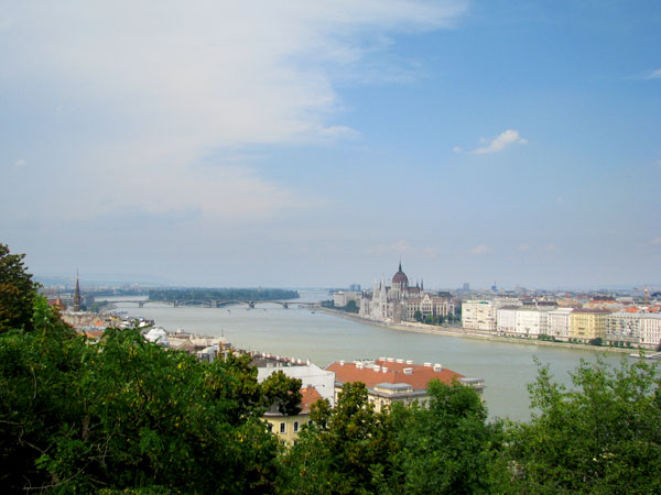 Речные прогулки по Дунаю очень популярны, Будапешт / Фото из Венгрии