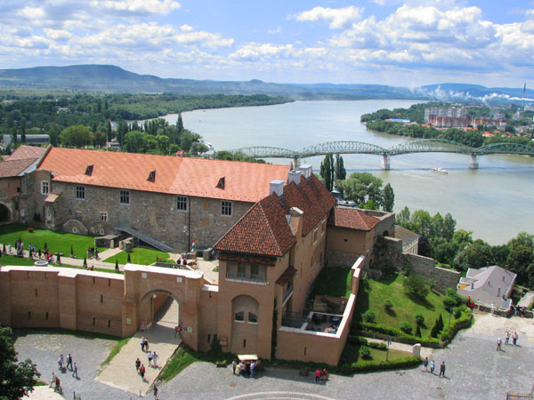 Вид на Дунай и Королевский замок, Эстергом / Фото из Венгрии