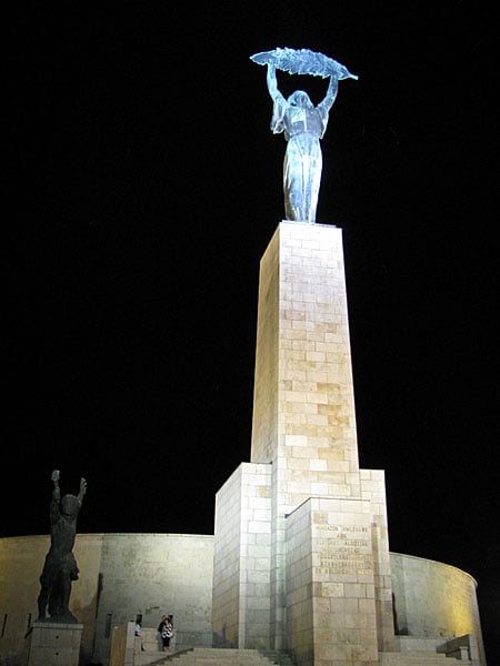 Памятник Свободы на горе Геллерт, Будапешт / Фото из Венгрии