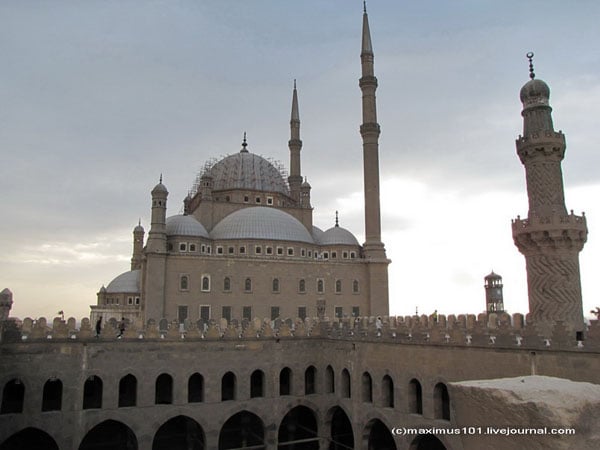 Вид на мечеть Мухаммеда Али с крыши мечети Ан-Насира, Каир / Фото из Египта