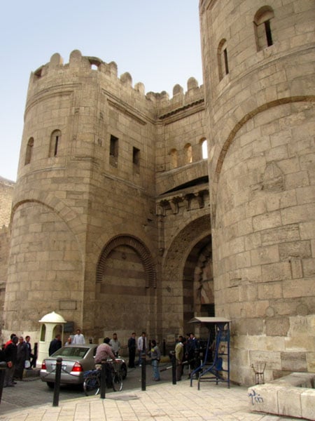 Крепостные въездные ворота Баб Аль-Футух, Каир / Фото из Египта