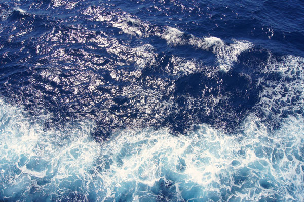 Волны Карибского моря у борта лайнера Carnival Glory / Фото из Мексики