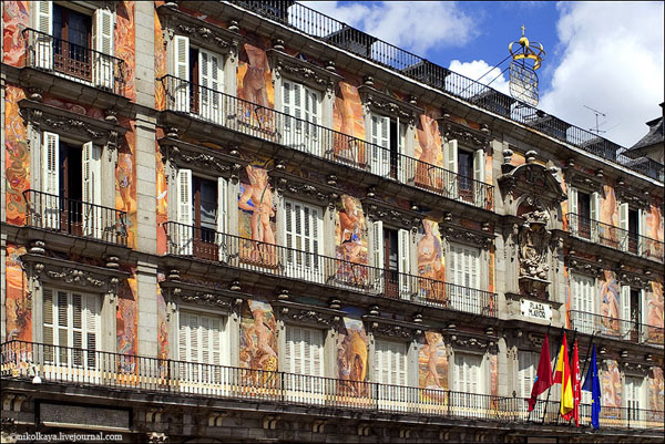 Один из фасадов на Пласа-Майор, Мадрид / Фото из Испании