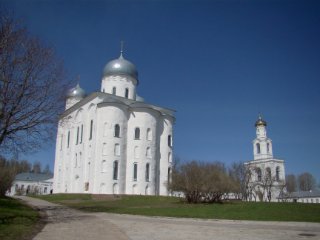 Юрьев монастырь рядом с Новгородом / Россия