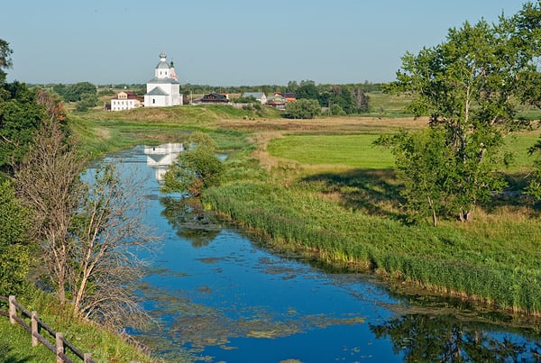 Река Каменка и Ильинская церковь, Суздаль / Фото из России