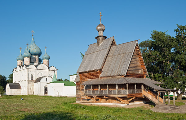 Рождественский собор и Никольская церковь в Суздальском кремле / Фото из России