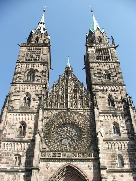 Лоренцкирхе - самая большая церковь в Нюрнберге / Фото из Германии