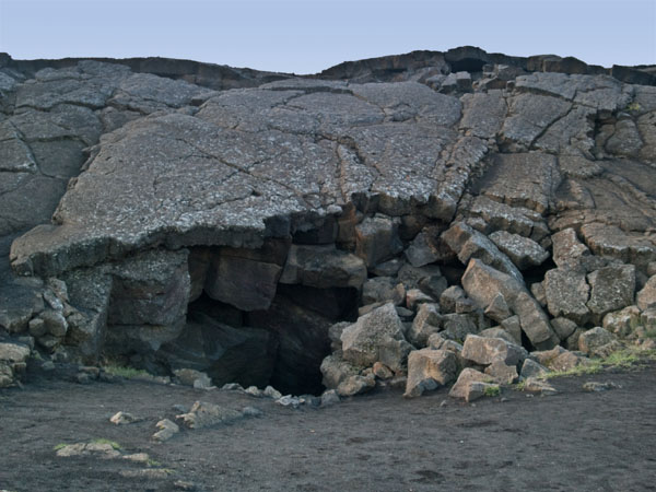 Отверстие в земном разломе Grj&#243;tagj&#225; / Фото из Исландии