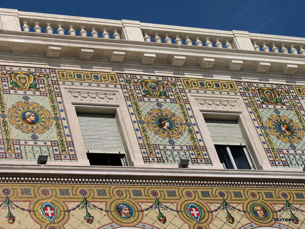 Мозаика на здании префектуры в Триесте / Фото из Италии