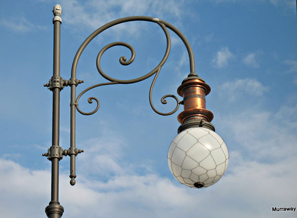 Типичный фонарь в Триесте / Фото из Италии