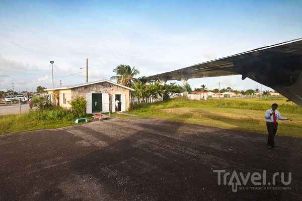 Летное поле аэропорта на Барбуде / Фото из Антигуа и Барбуды