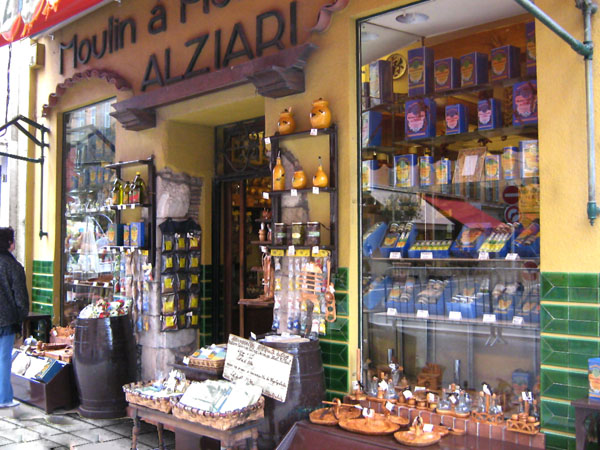 Магазин у площади Кур-Салейа в Ницце / Фото из Монако