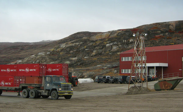 Порт неподалеку от города Кангерлуссуак  / Фото из Гренландии