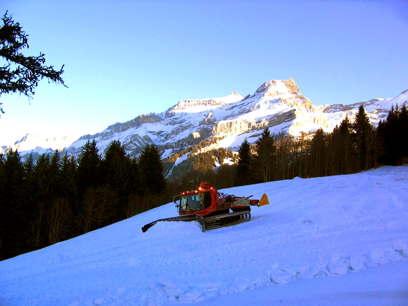 Ратрак на склоне массива Мейере / Фото из Швейцарии