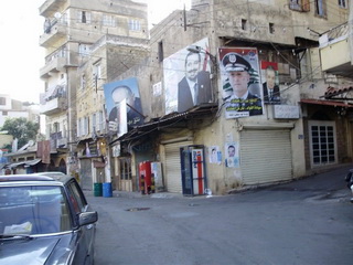 Заклеен предвыборной агитацией / Ливан