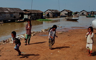 Хибарки на фото / Камбоджа