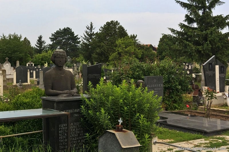 Статуя на кладбище в Заечаре, Сербия / Фото из Сербии