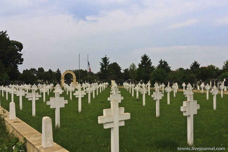 Захоронение французских солдат на кладбище в Заечаре, Сербия / Фото из Сербии