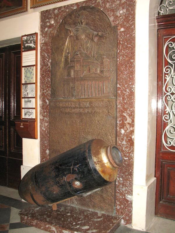 Копия бомбы в музее, Мальта / Фото с Мальты