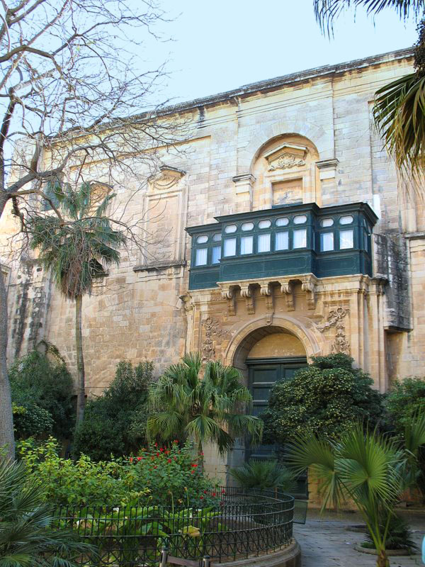 Один из дворов Дворца Великих магистров на Мальте / Фото с Мальты