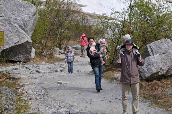 Туристы на ледникев Норвегии / Фото из Норвегии