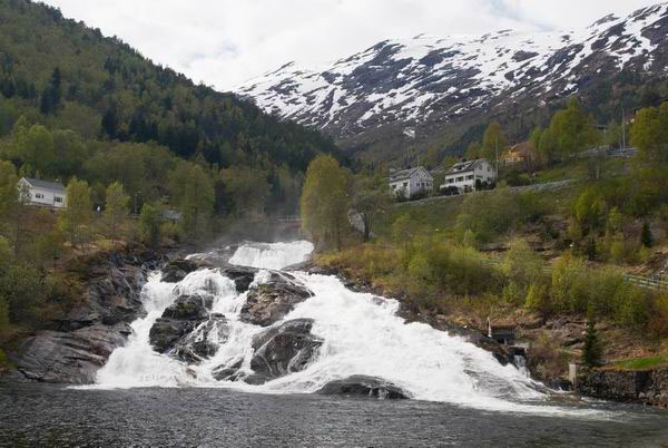 Пейзаж Ейрангер-фьорда в Норвегии / Фото из Норвегии