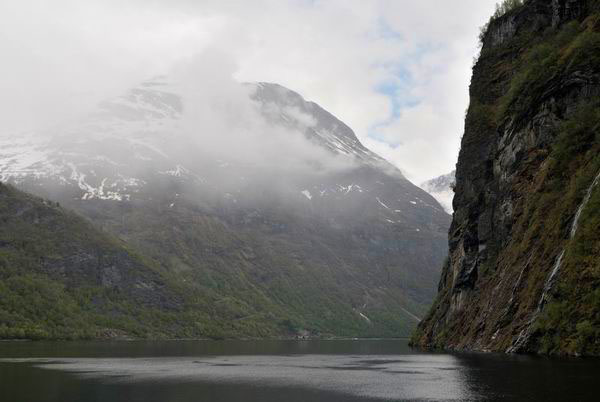 Вид с парома в Ейрангер-фьорде в Норвегии / Фото из Норвегии