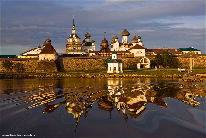 Вид на Соловецкий кремль с озера / Фото из России