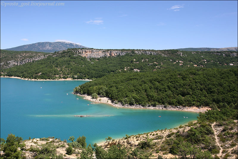 Вид на водохранилище Сент-Круа в Провансе / Фото из Франции