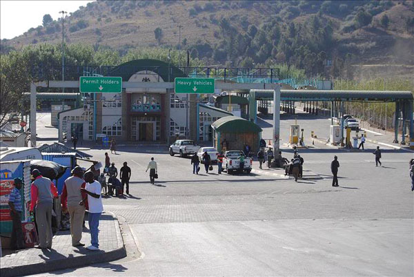 Пограничный переход между Лесото и ЮАР / Фото из Лесото