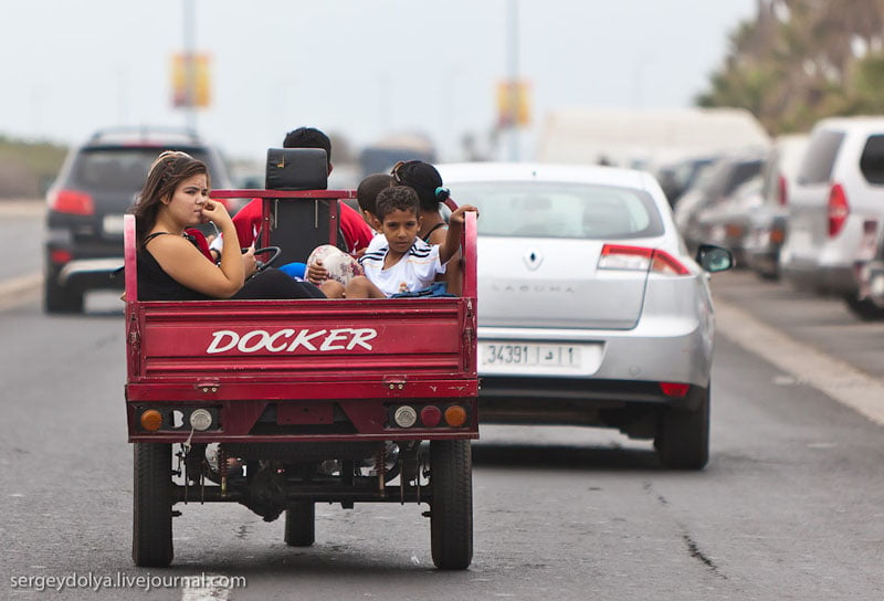 Пассажиры в кузове автомобиля, Марокко / Фото из Марокко