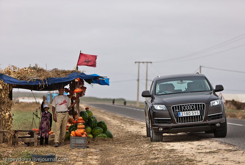 Овощная лавка у дороги в Марокко / Фото из Марокко