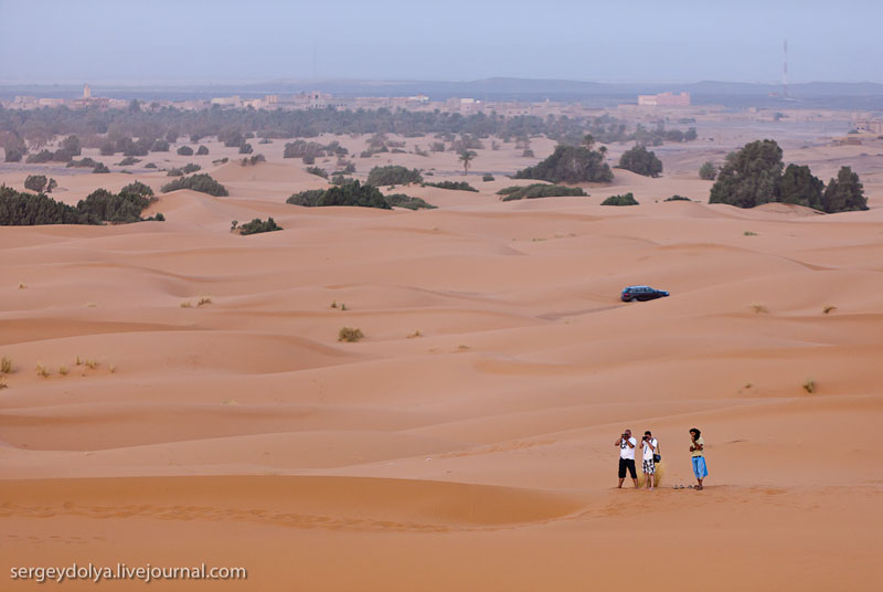Туристы в пустыне Сахара, Марокко / Фото из Марокко