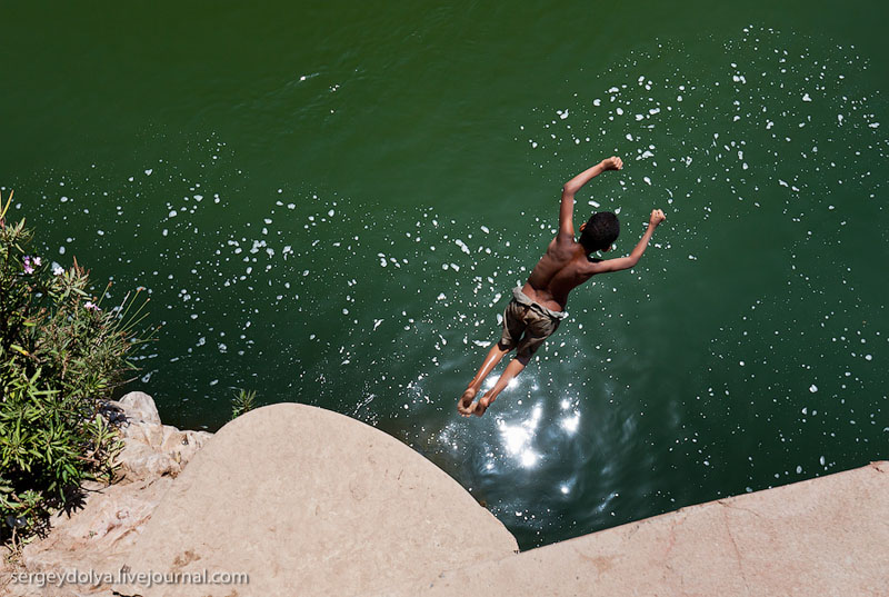 Ныряльщик на реке в Марокко / Фото из Марокко