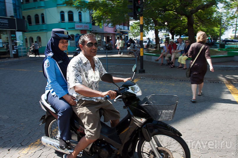 Женщина-полицейский, Мальдивы / Фото с Мальдив