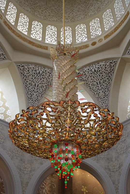 Главная люстра мечети шейха Зайеда в Абу-Даби / Фото из ОАЭ