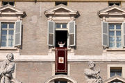 Папа приветствует / Италия
