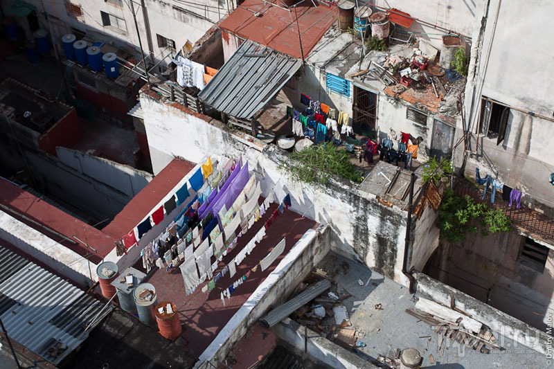 Сушка белья на крышах домов в Гаване, Куба / Фото с Кубы