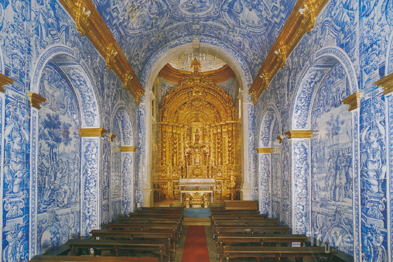 Внутреннее убранство церкви в Алмансиле / Фото из Португалии